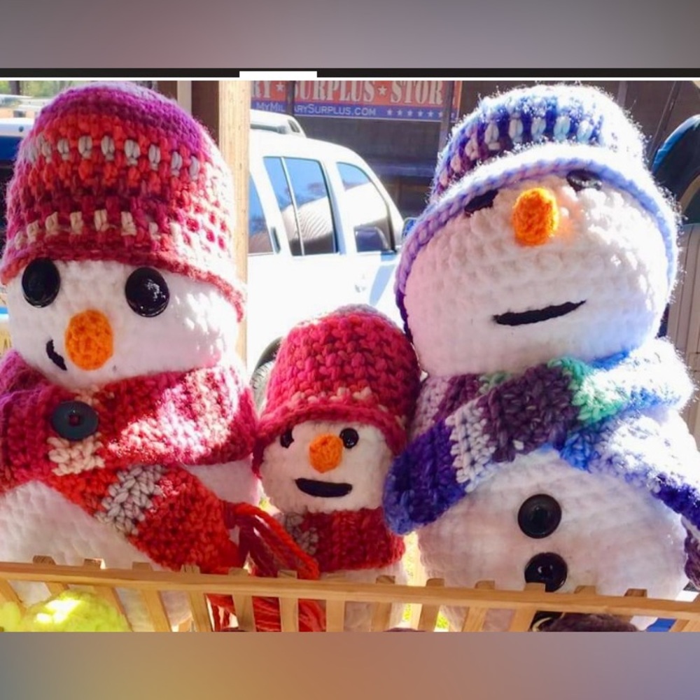 New Handmade Snowman Family Set